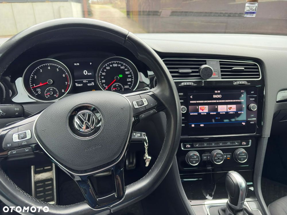 Volkswagen Golf - 24