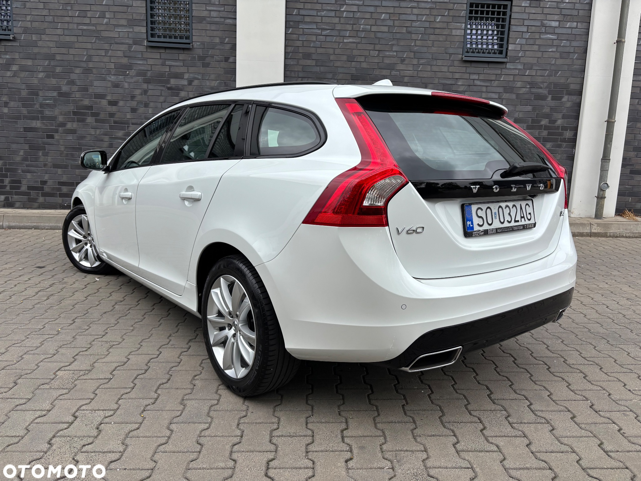 Volvo V60 D4 Drive-E R-Design Kinetic - 37