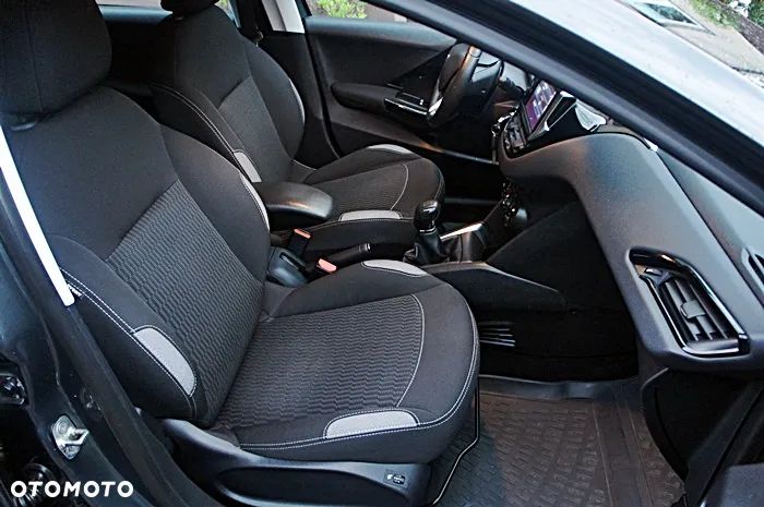 Peugeot 208 1.2 PureTech Allure - 20