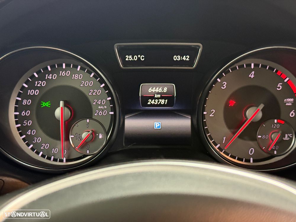 Mercedes-Benz GLA 180 d AMG Line - 28