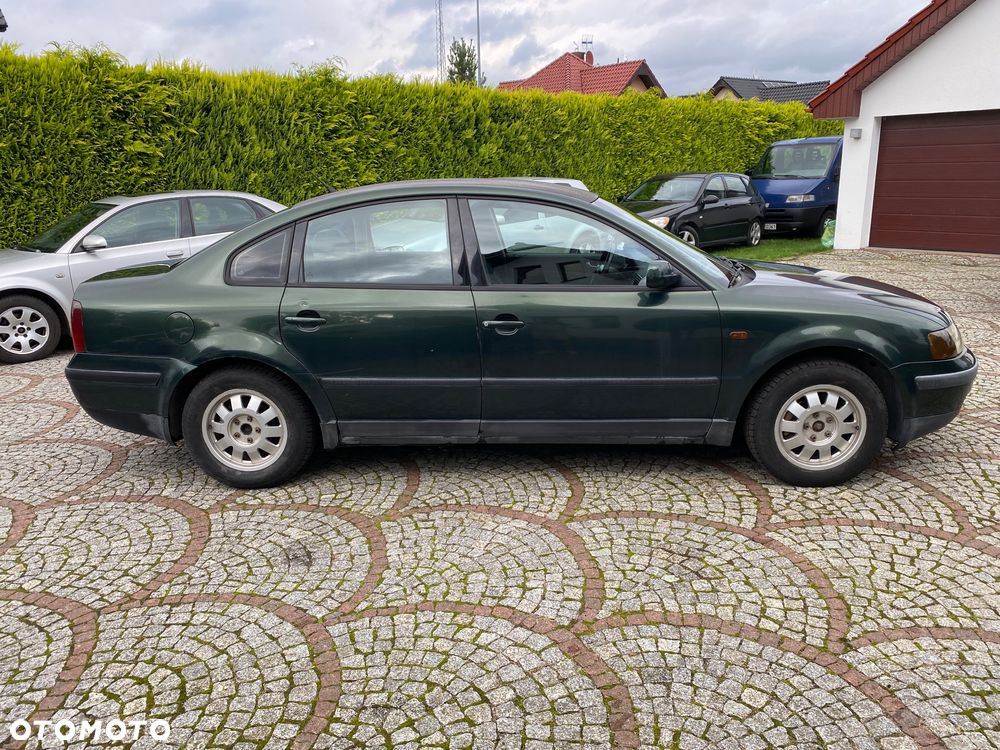 Volkswagen Passat 1.9 TDI Comfortline - 4