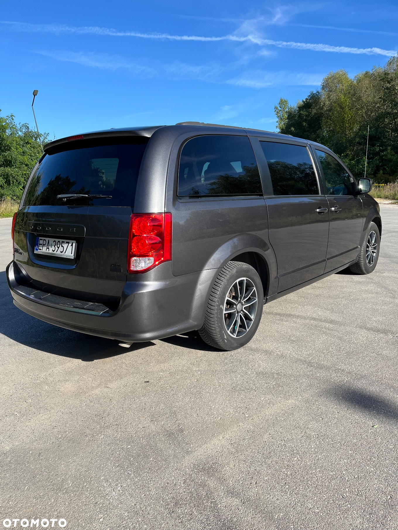 Dodge Grand Caravan - 2