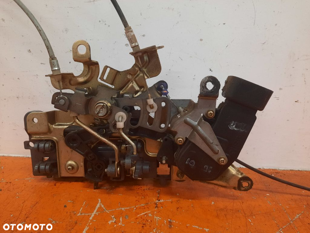 TOYOTA PREVIA II 2.0 D-4D 01-04 ZAMEK DRZWI TYŁ LEWY KLAMKA WEWNĘTRZNA 1C0 - 10