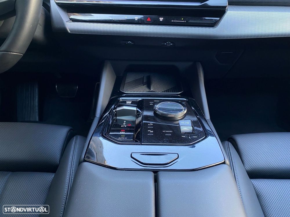 BMW 520 d Pack Desportivo M Pro - 14