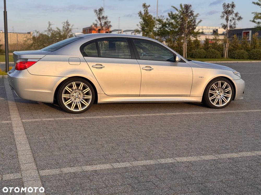 BMW Seria 5 523i Touring - 8