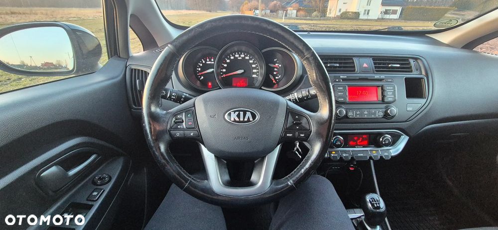 Kia Rio 1.1 CRDI Fifa World Cup Edition - 11