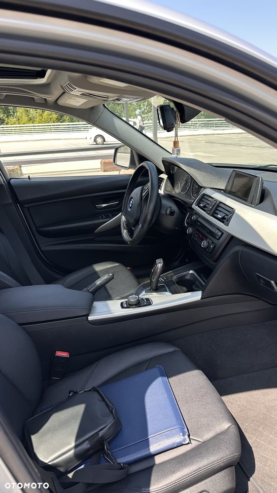 BMW Seria 3 320i - 21