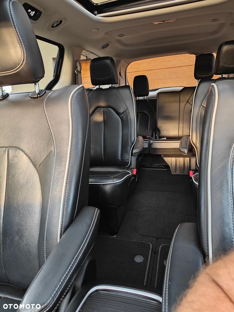 Chrysler Pacifica - 29