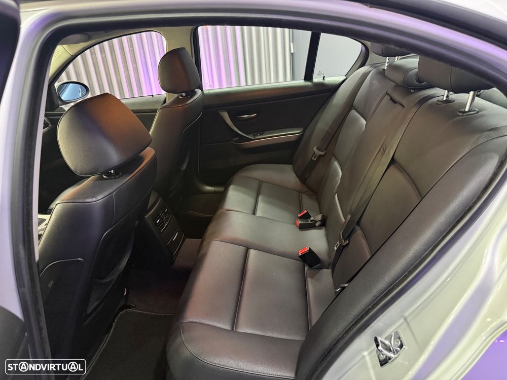 BMW 320 dA Exclusive - 13