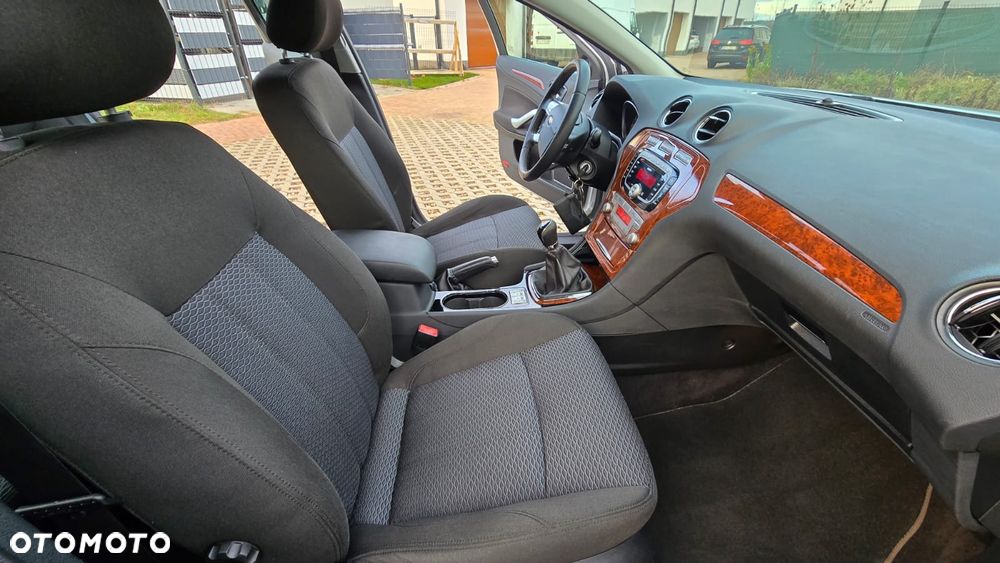 Ford Mondeo 2.0 Ghia X100 / X - 16