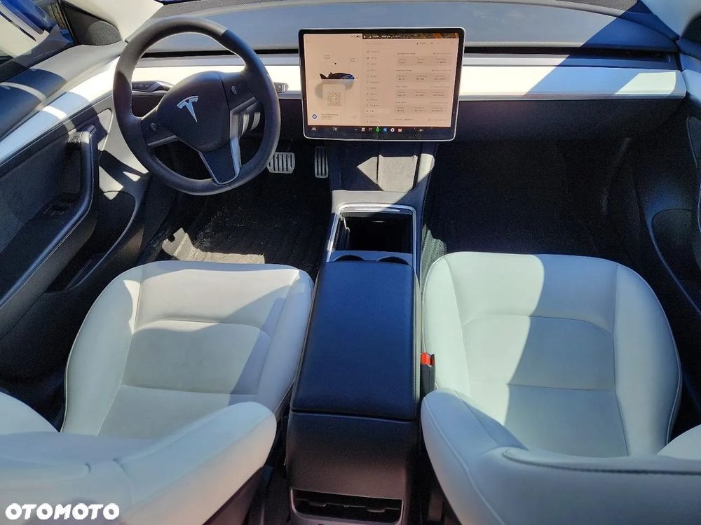 Tesla Model 3 - 7