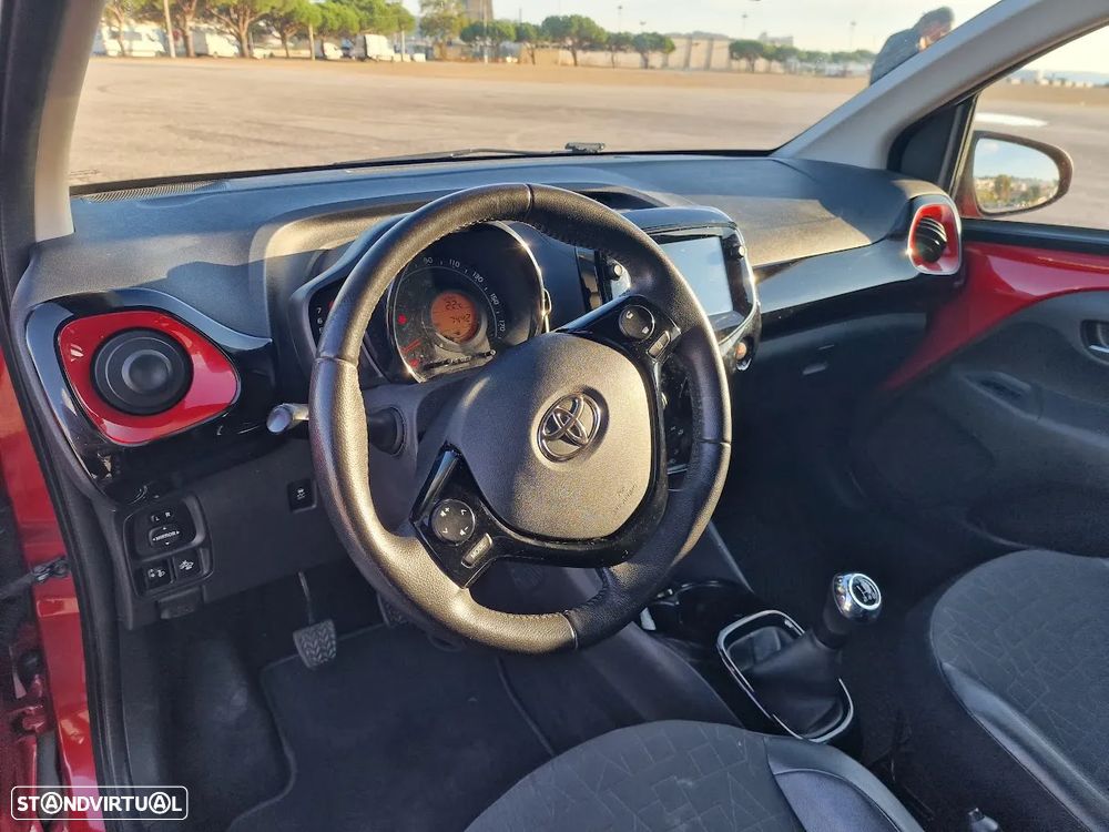 Toyota Aygo 1.0 X-Clusiv Red - 9