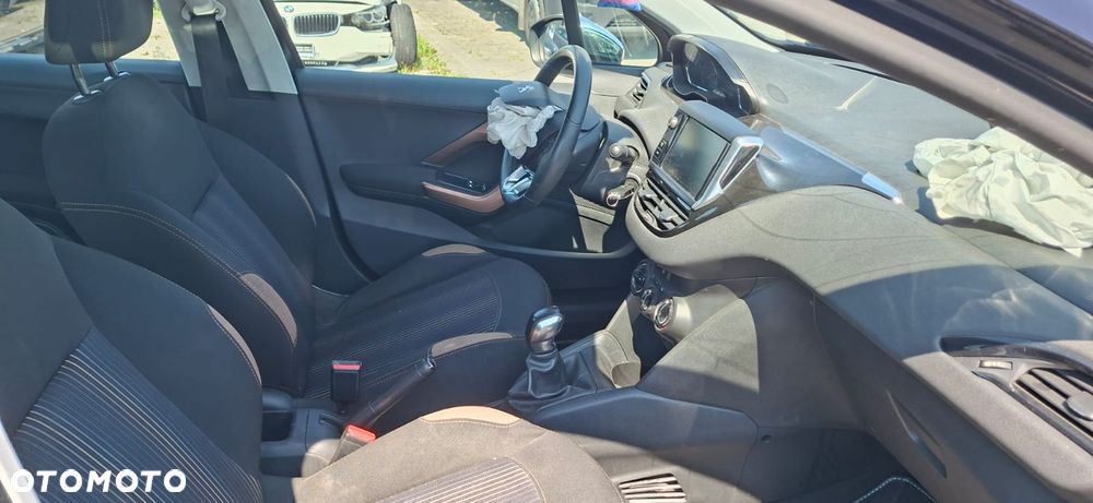 Peugeot 208 PureTech 82 Urban Move - 13