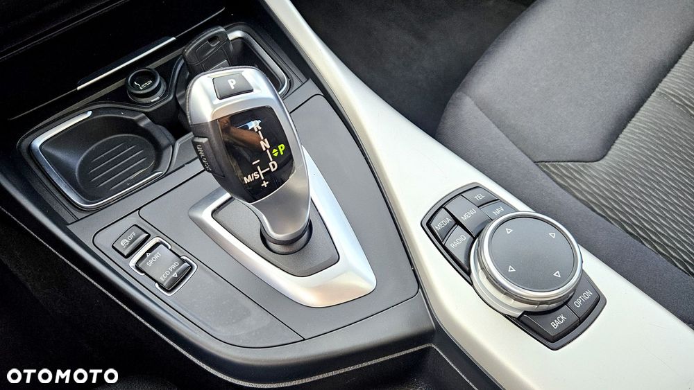 BMW Seria 1 118i Sport Line - 12