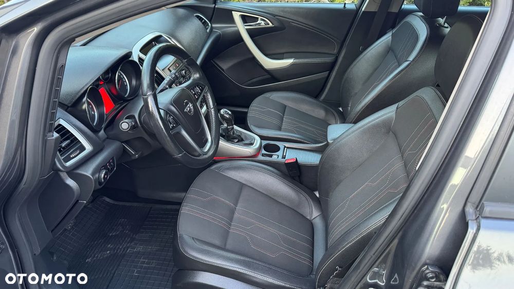 Opel Astra 1.4 Turbo 150 Jahre - 9