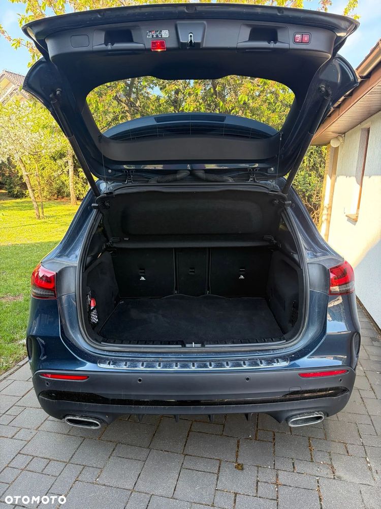 Mercedes-Benz GLA - 9