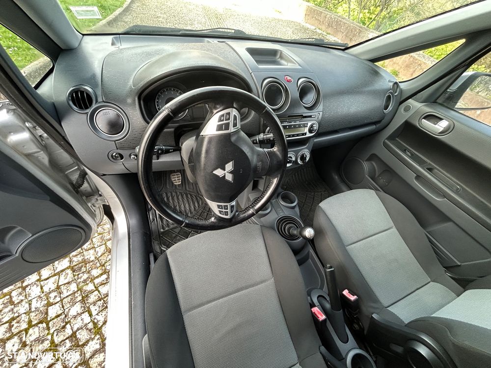 Mitsubishi Colt - 21