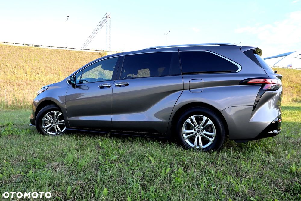 Toyota Sienna - 5