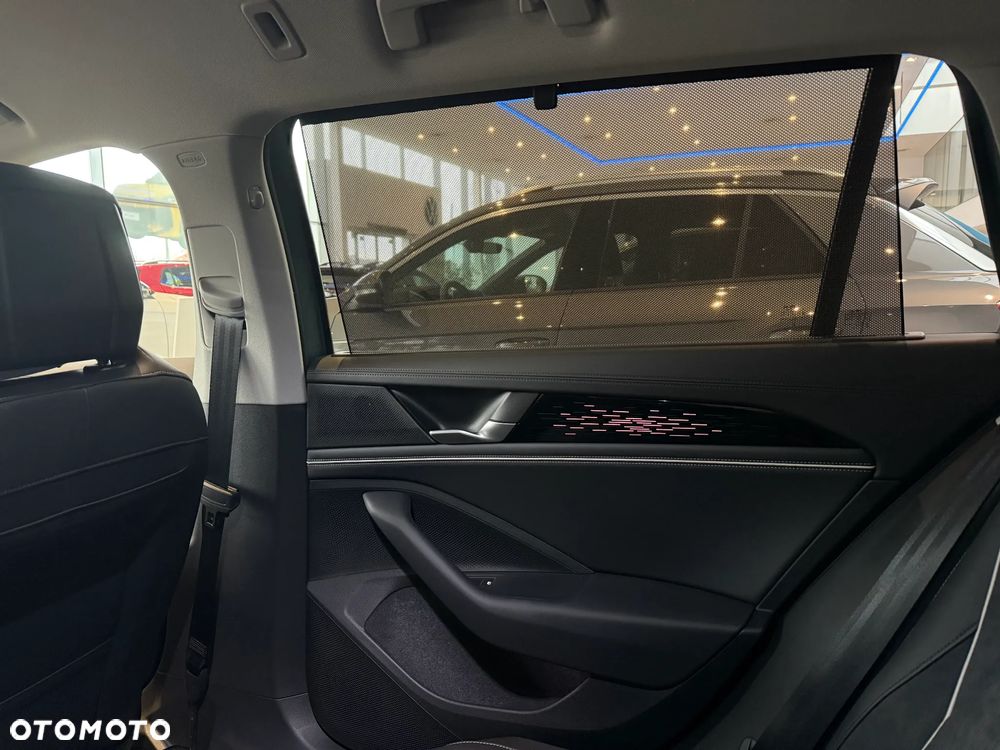 Volkswagen Passat 2.0 TDI SCR Elegance DSG - 24