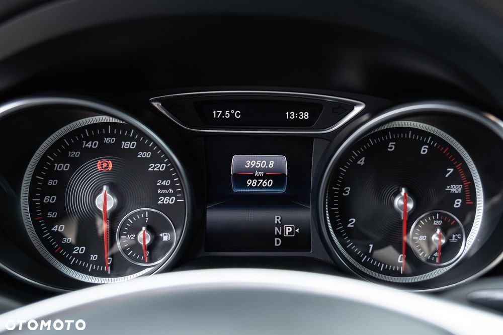 Mercedes-Benz GLA 220 4-Matic AMG Line - 13