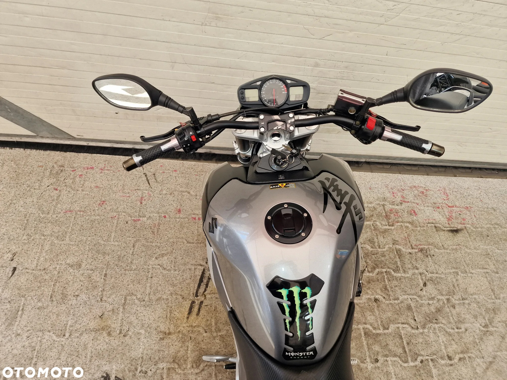 Suzuki GSR - 30