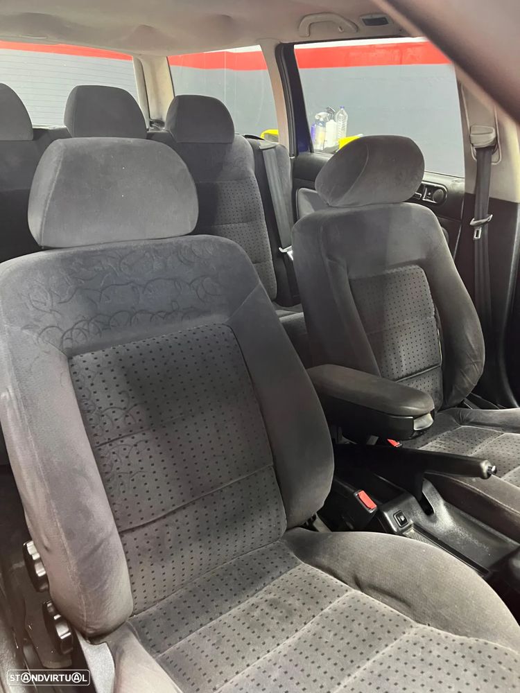 VW Passat 1.9 TDi Confortline - 8