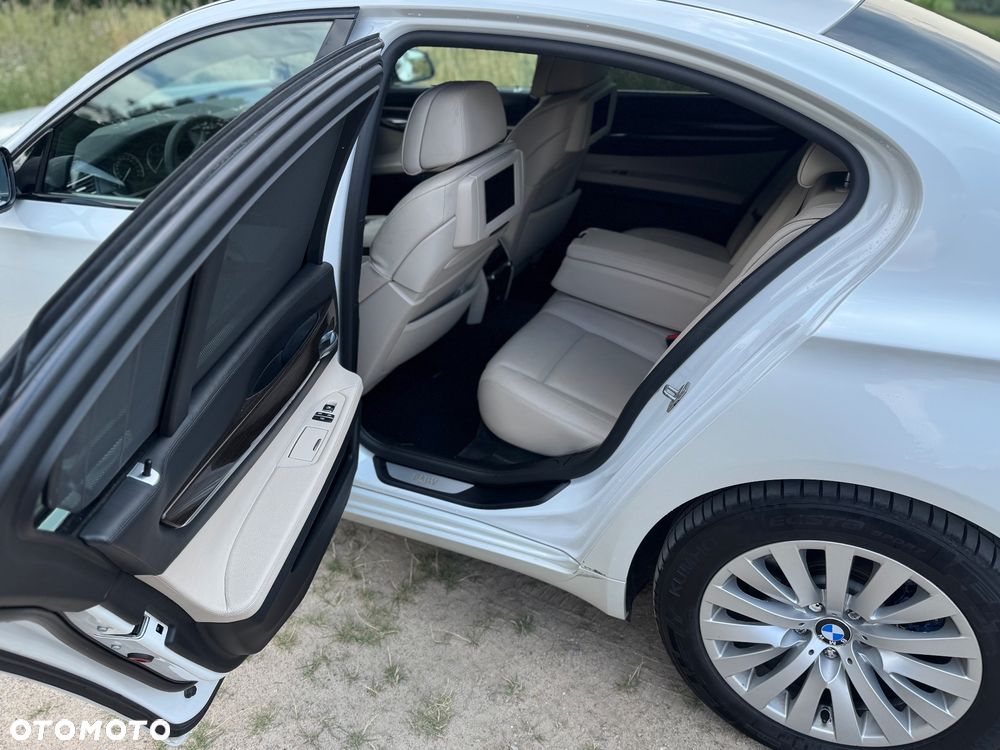 BMW Seria 7 740d - 8