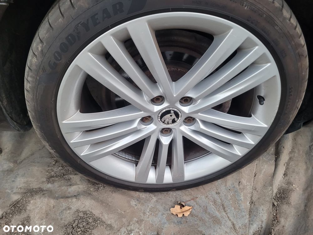 Skoda Superb 2.0 TDI Green tec DSG Elegance - 22