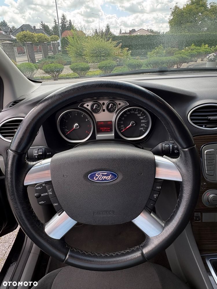 Ford Focus 1.8 Ghia - 23