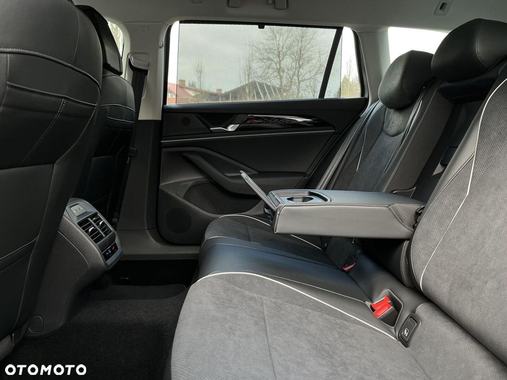 Volkswagen Passat Variant 2.0 TSI Elegance DSG - 28