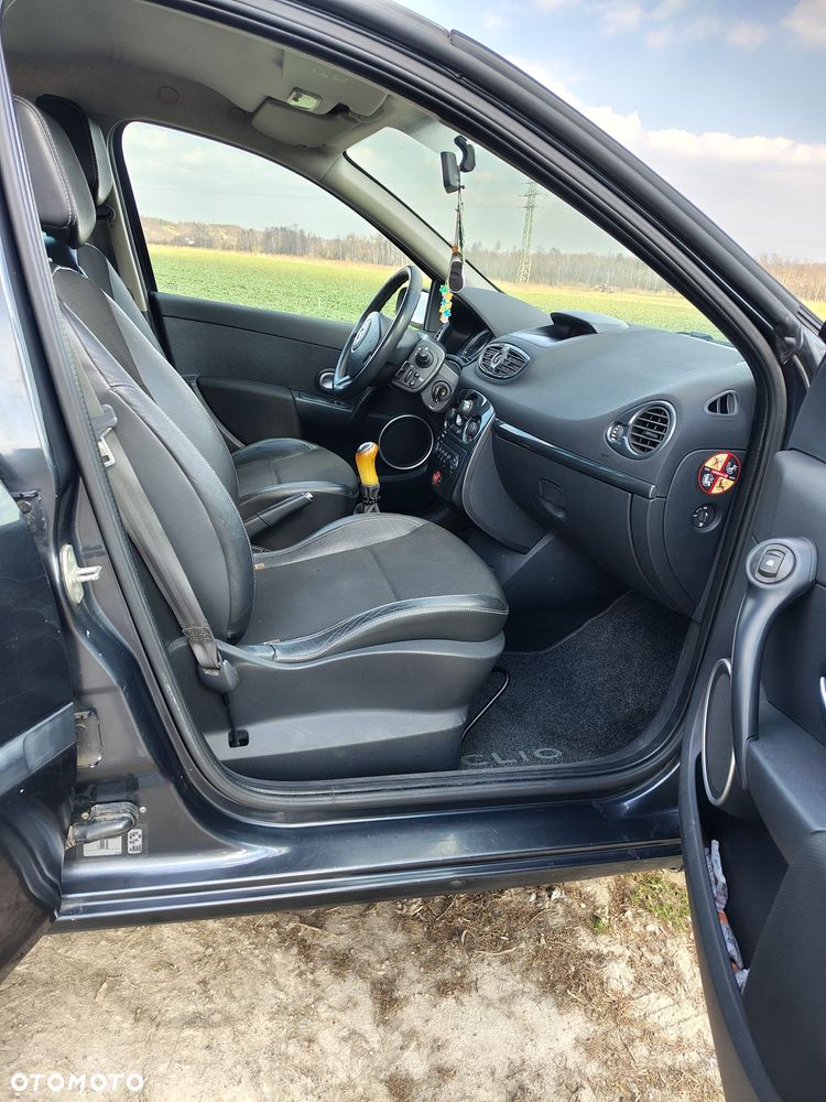 Renault Clio - 10