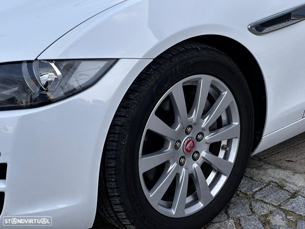 Jaguar XE 20d Aut. Pure - 9