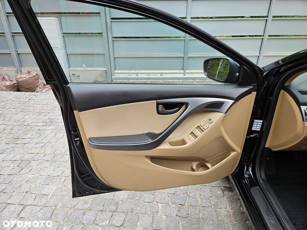 Hyundai Elantra 1.6 Comfort - 15