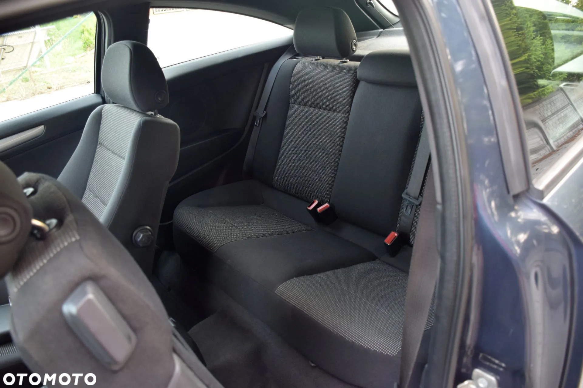 Opel Astra III GTC 1.6 Cosmo - 15