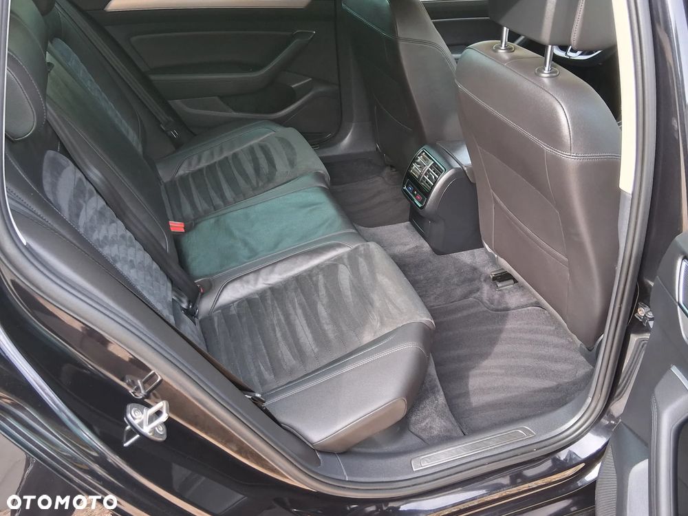 Volkswagen Passat - 16
