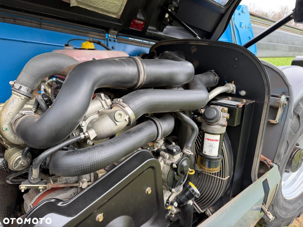 Manitou MT1840. Ładowarka Teleskopowa 18 metrów wysuw! UDŹWIG 4 TONY! Przebieg 2600 mtg. jak Nowa z SALONU. 2016 rok. z Norwegii z Gospodarstwa rolnego! Silnik PERKINS Turbo 110 km. Aktualne Serwisy w Dekra. Nowy Model sterowane wszystko z 1 dżojstika. Ani deka luzów czy wycieku. OKAZJA! Jazda REWERS + 4 biegi. Skręt 3 tryby. Wyjście Hydrauliczne pod przyczepę i oświetlenie, Poziomowanie ośi stabilizatory! Wyjścia Hydrauliczne na maszt! Okazja - 26