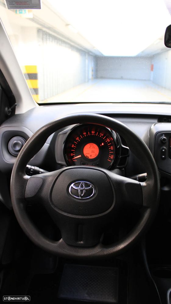 Toyota Aygo x-play - 15