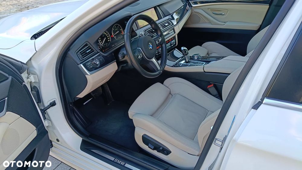 BMW Seria 5 530d xDrive Modern Line - 16