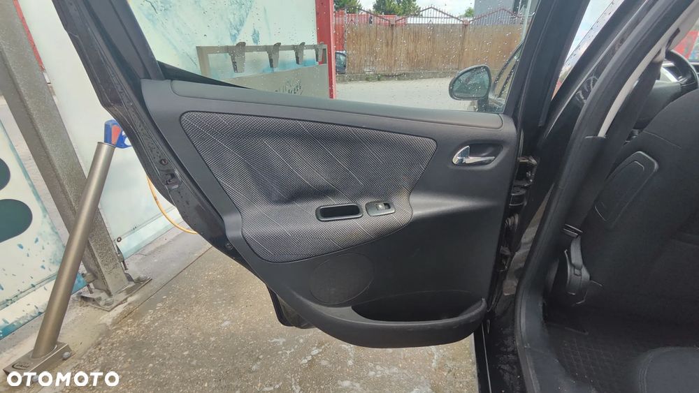 Peugeot 207 1.6 HDi Sporty - 29