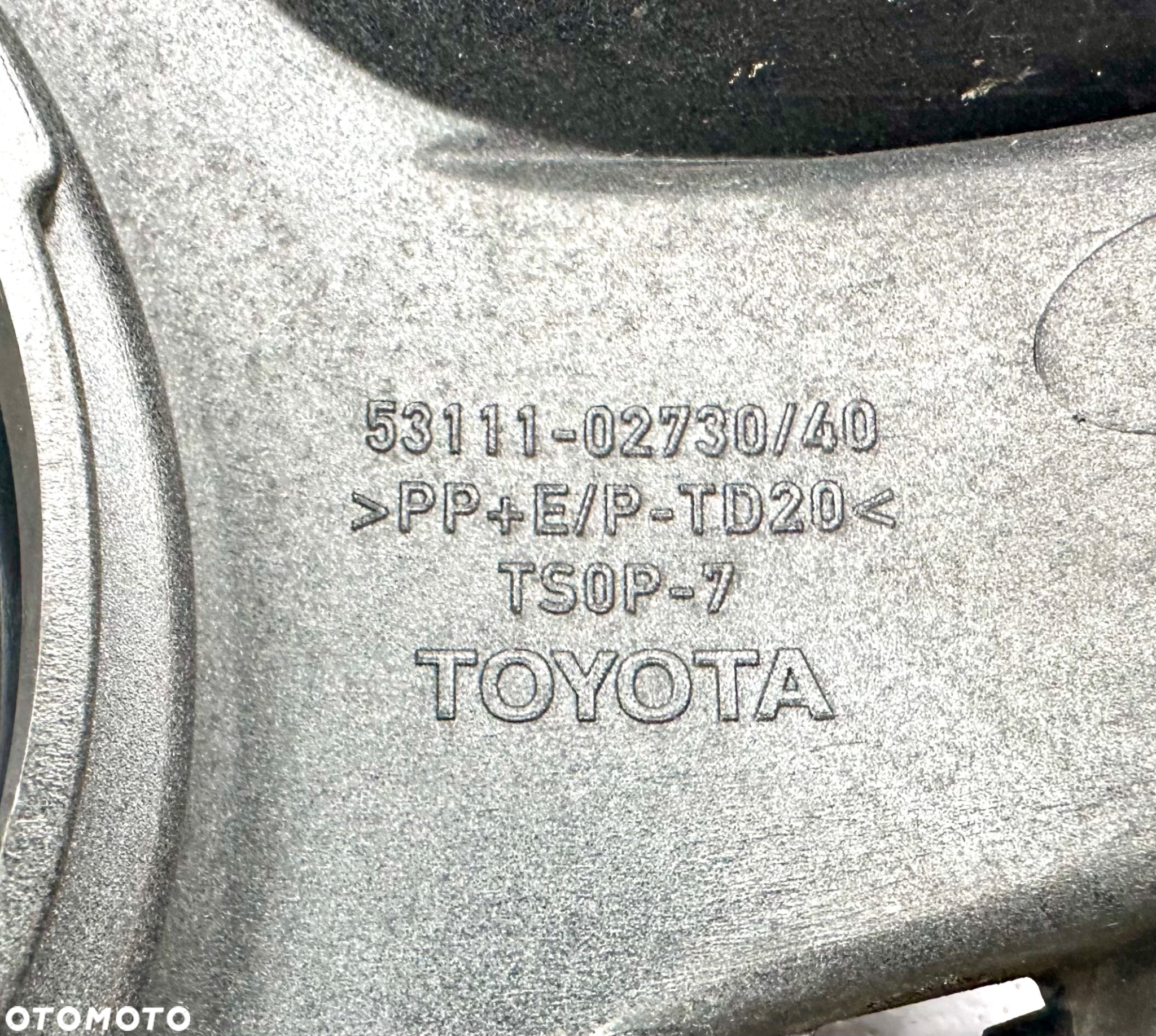 TOYOTA AURIS 2 II E18 2012 - 2015 PODSTAWA ZNACZKA atrapa grill ORYGINAŁ OE - 7