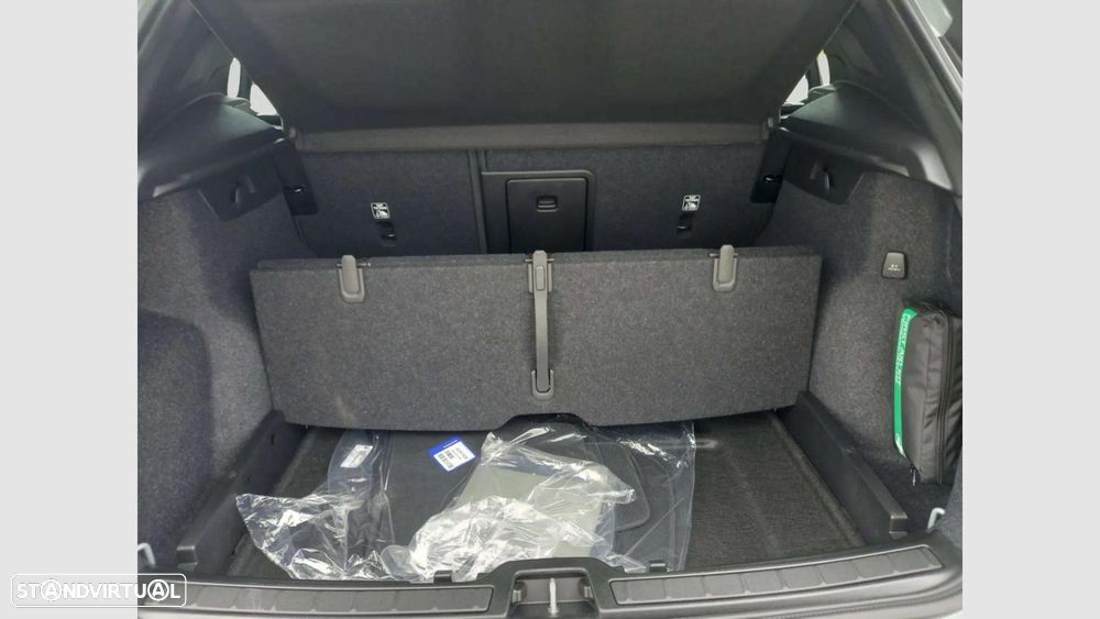 Volvo XC 40 2.0 B3 Plus Dark - 27
