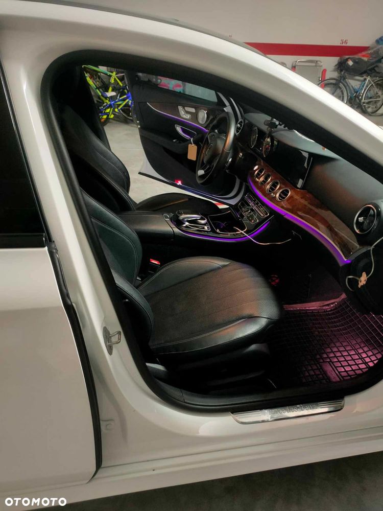 Mercedes-Benz Klasa E 300 9G-TRONIC - 20