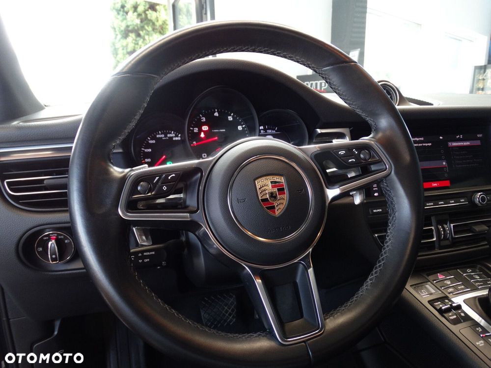 Porsche Macan - 24