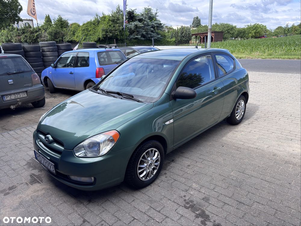 Hyundai Accent - 1