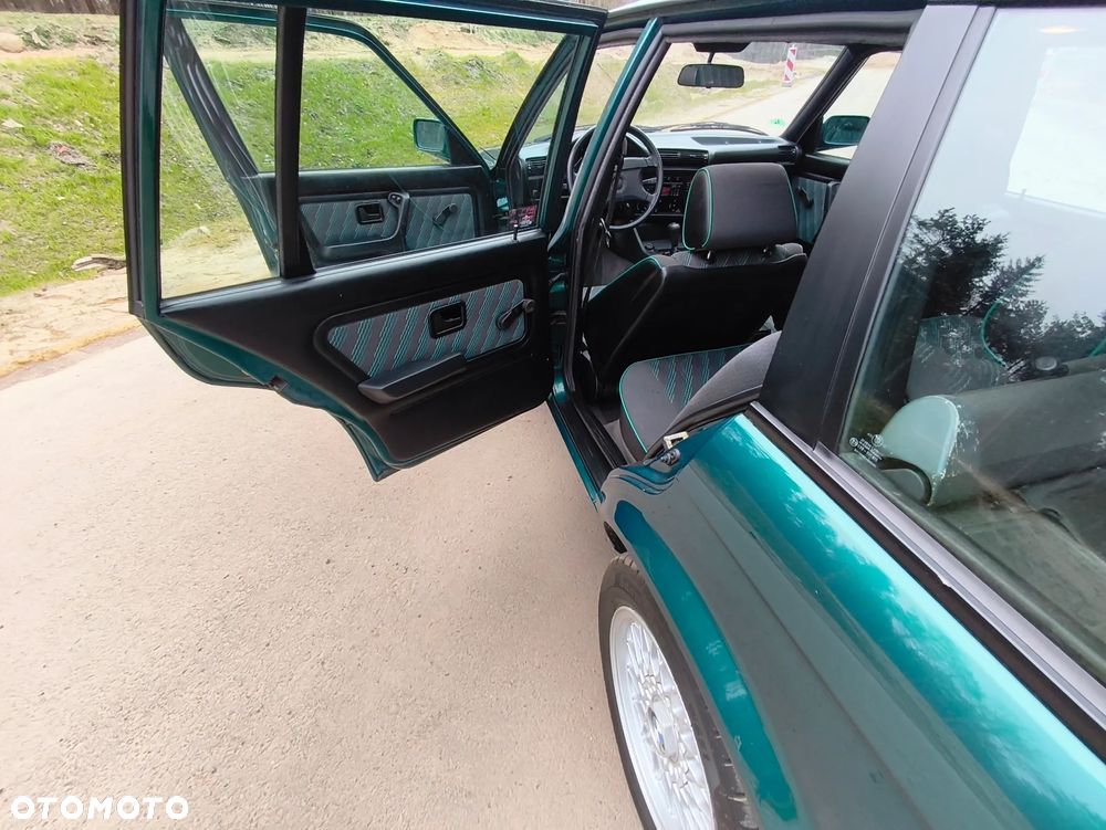 BMW Seria 3 316i - 24