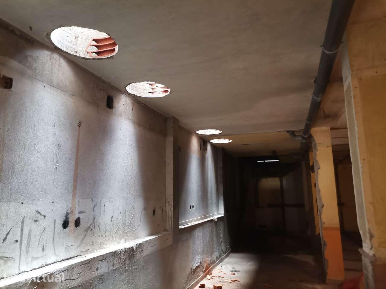 Loja para arrendar em pleno centro da cidade - Zona do Pópulo - 150 m2 - Grande imagem: 3/13