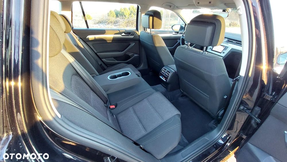Volkswagen Passat - 8