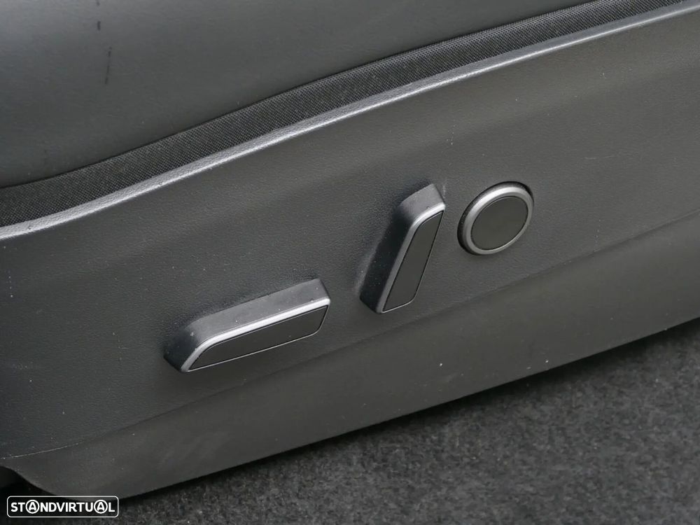 Tesla Model Y Long Range Tração Integral - 26