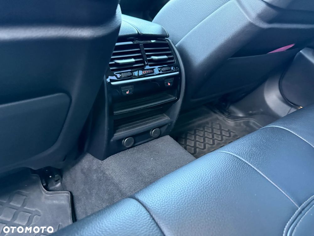 BMW Seria 5 530d xDrive Sport-Aut Luxury Line - 35