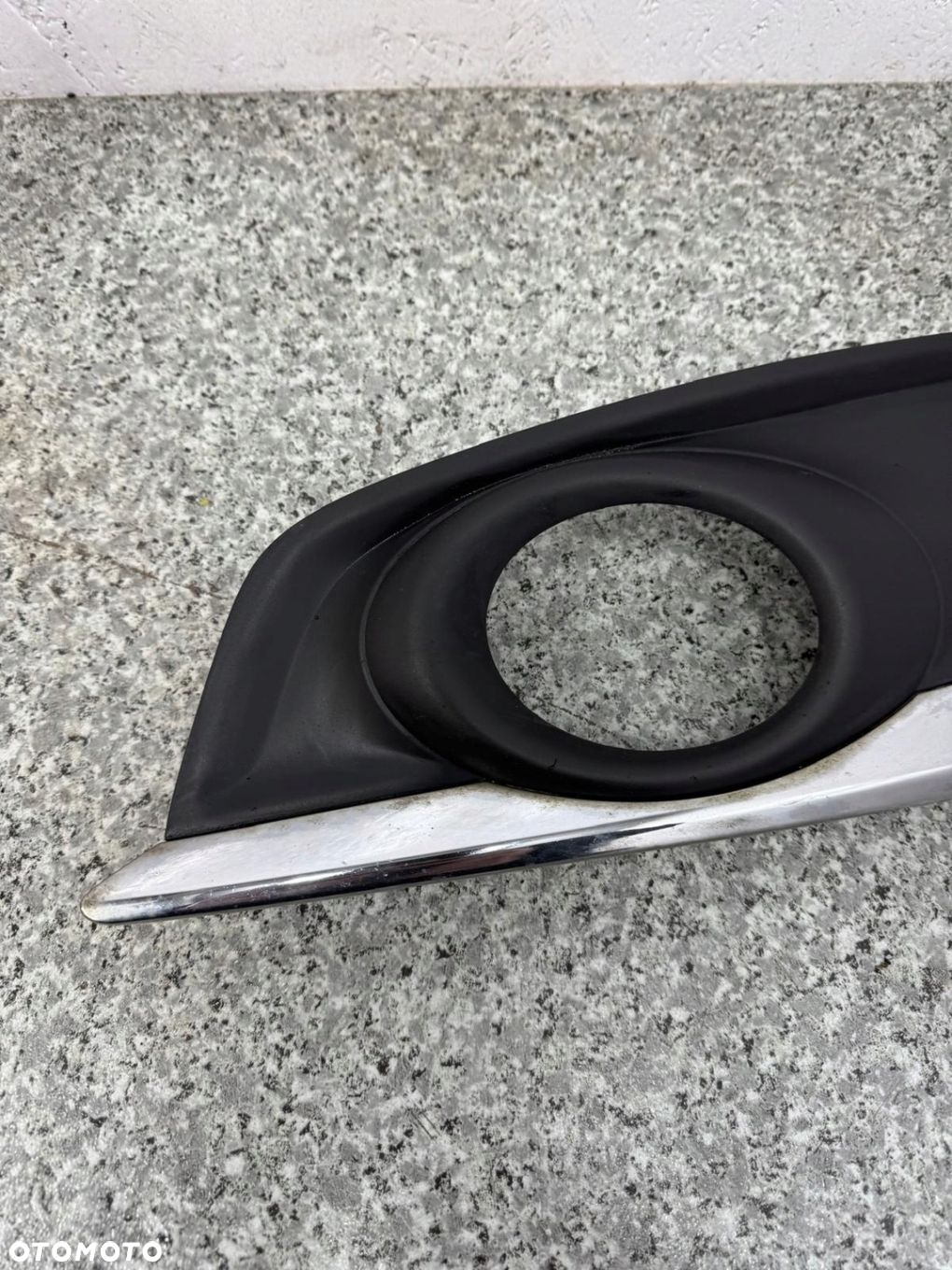 KRATKA RAMKA HALOGENU LEWY PRZÓD VOLVO C70 II 2009-2013 31323594 - 2